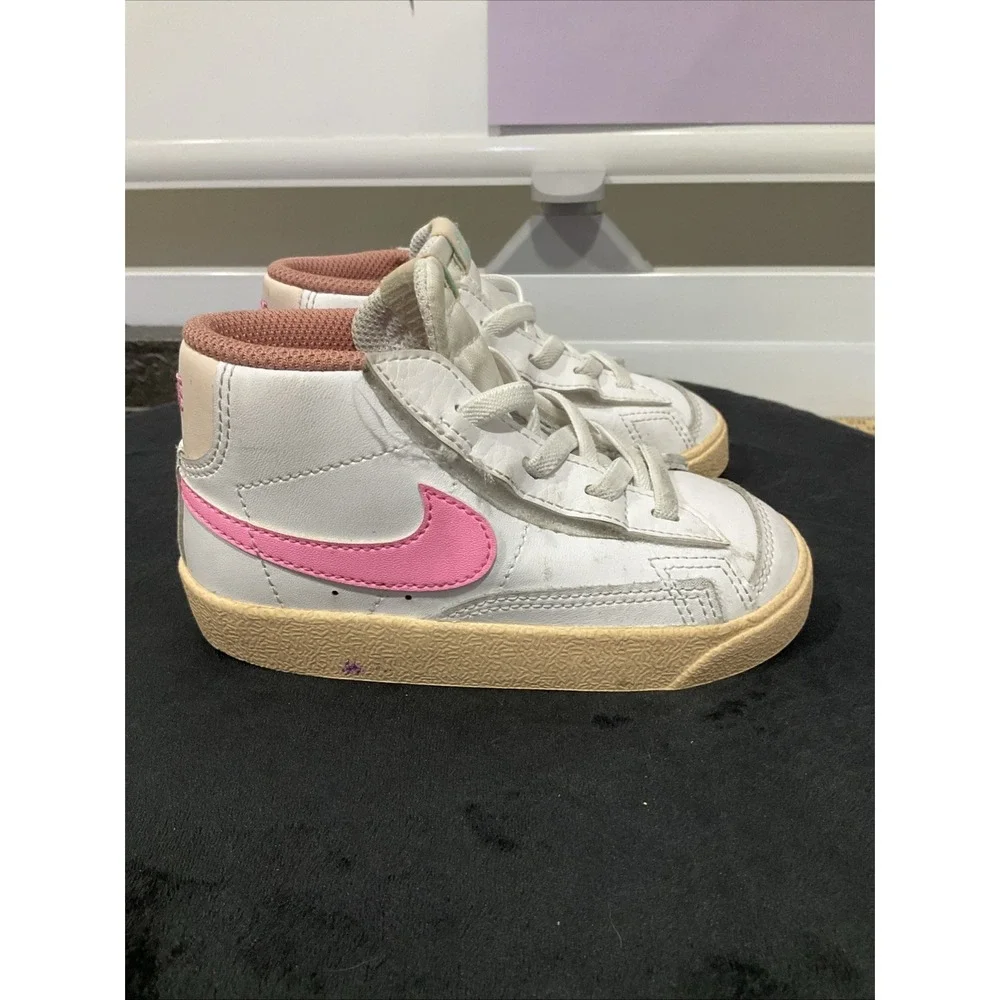NIKE Blazer Mid '77 DZ2902-100 White/Fuchsia Sneakers Sz 8C